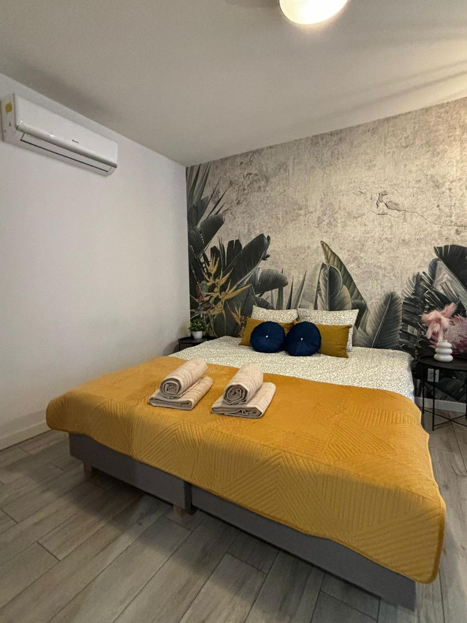 Wow! Paradise Aparthotel Krakau Buitenkant foto